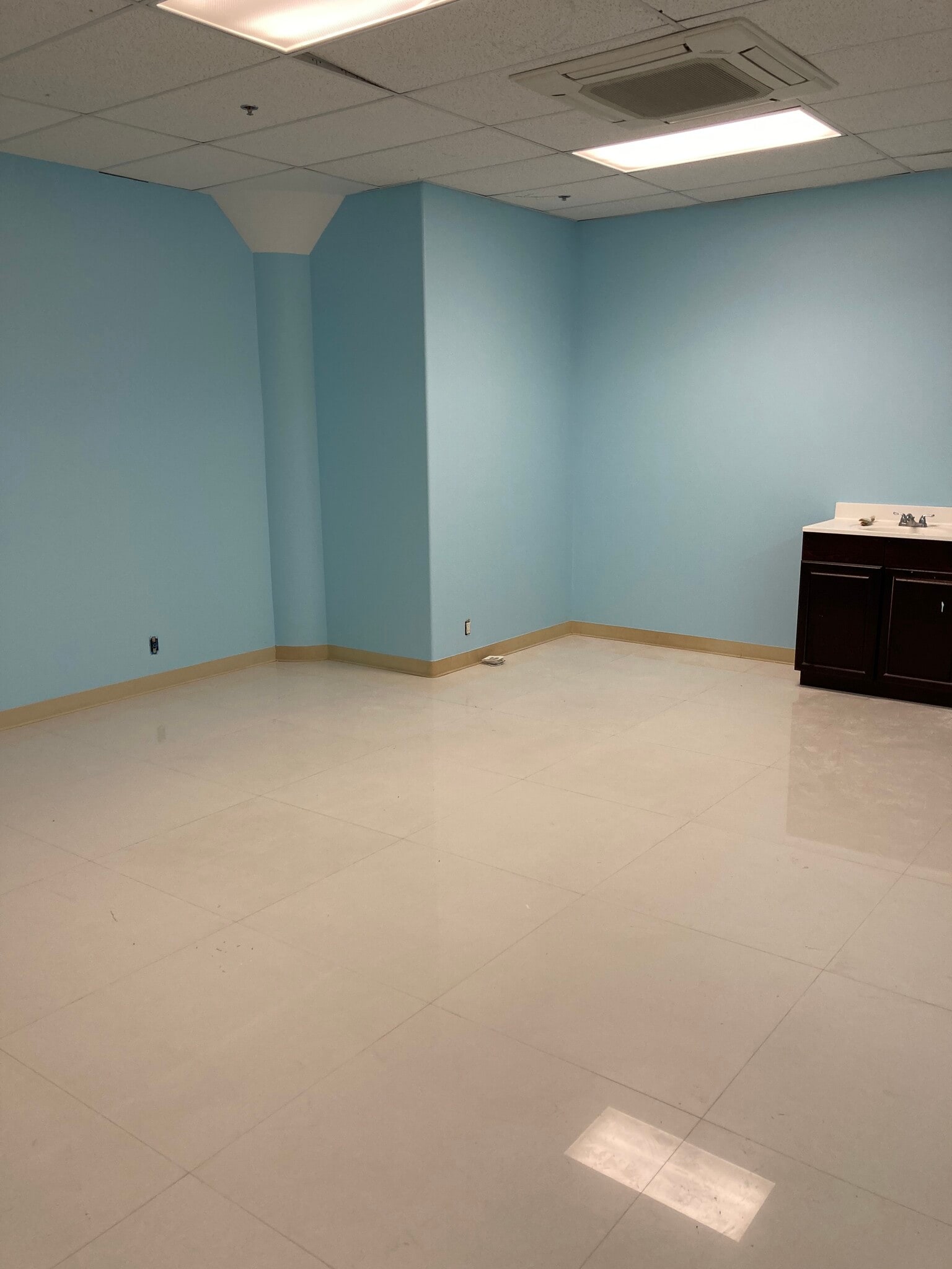 800-900 N Nimitz Hwy, Honolulu, HI to rent Building Photo- Image 1 of 3