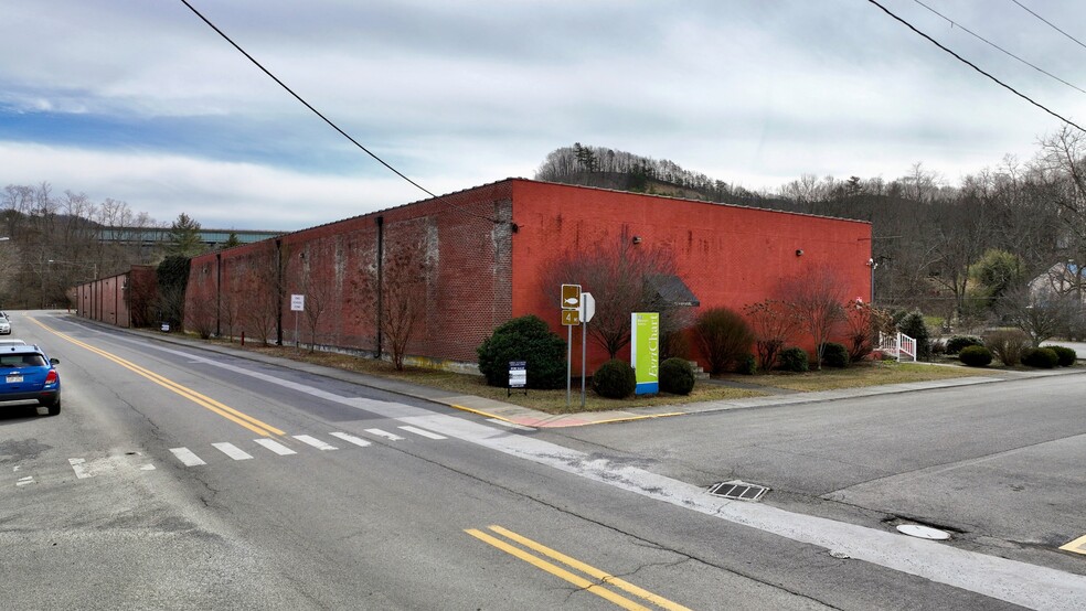 362 Mountain Ave, White Sulphur Springs, WV for sale - Building Photo - Image 1 of 1