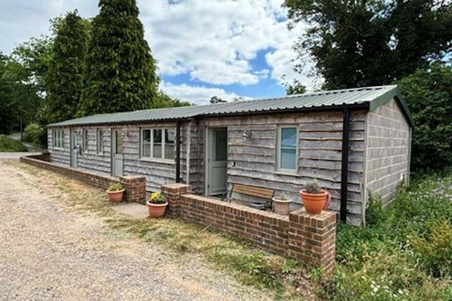Willis Ln, Four Marks to rent - Building Photo - Image 1 of 3