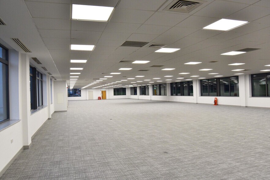 25 Tyndrum St, Glasgow to rent - Building Photo - Image 2 of 3