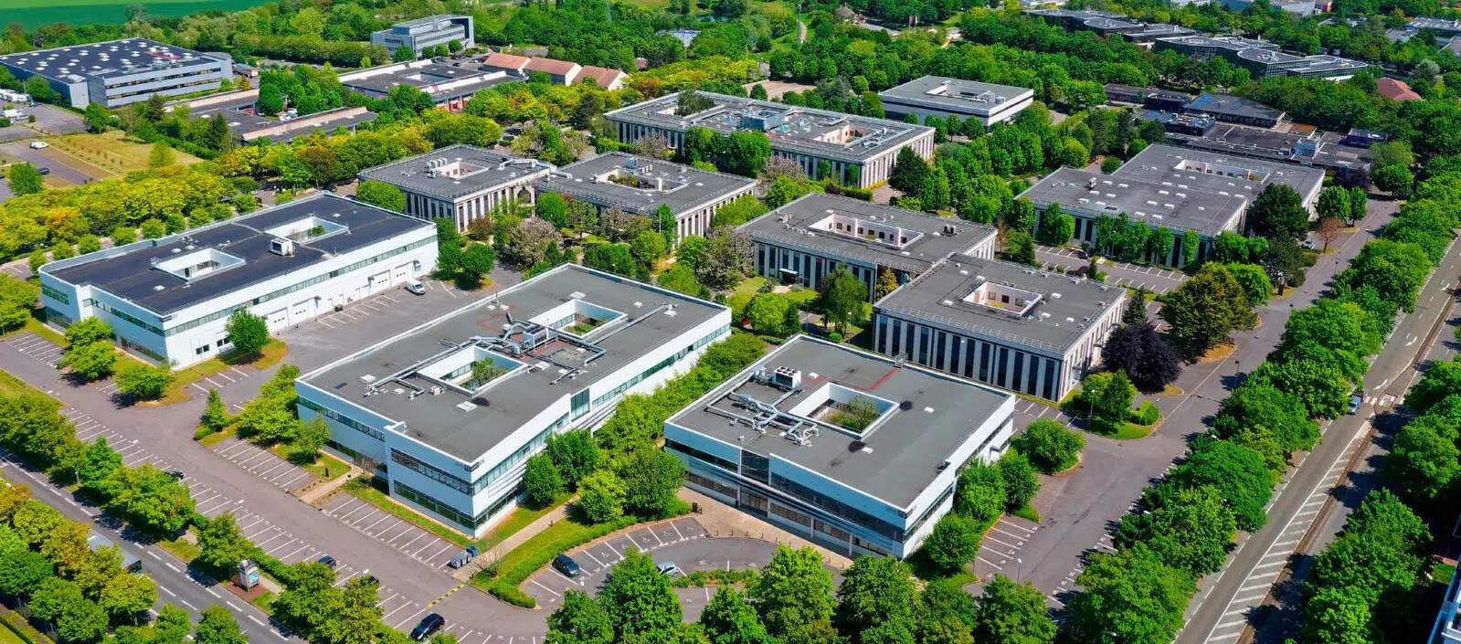 Industrial in Cergy to rent Building Photo- Image 1 of 13