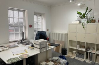 23 The Parade, Marlborough to rent Interior Photo- Image 2 of 4