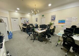 103-105 Park St, Luton to rent Interior Photo- Image 1 of 2