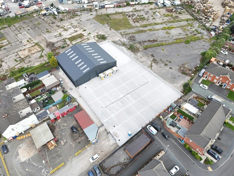 365 Hale Rd, Widnes to rent - Building Photo - Image 3 of 14