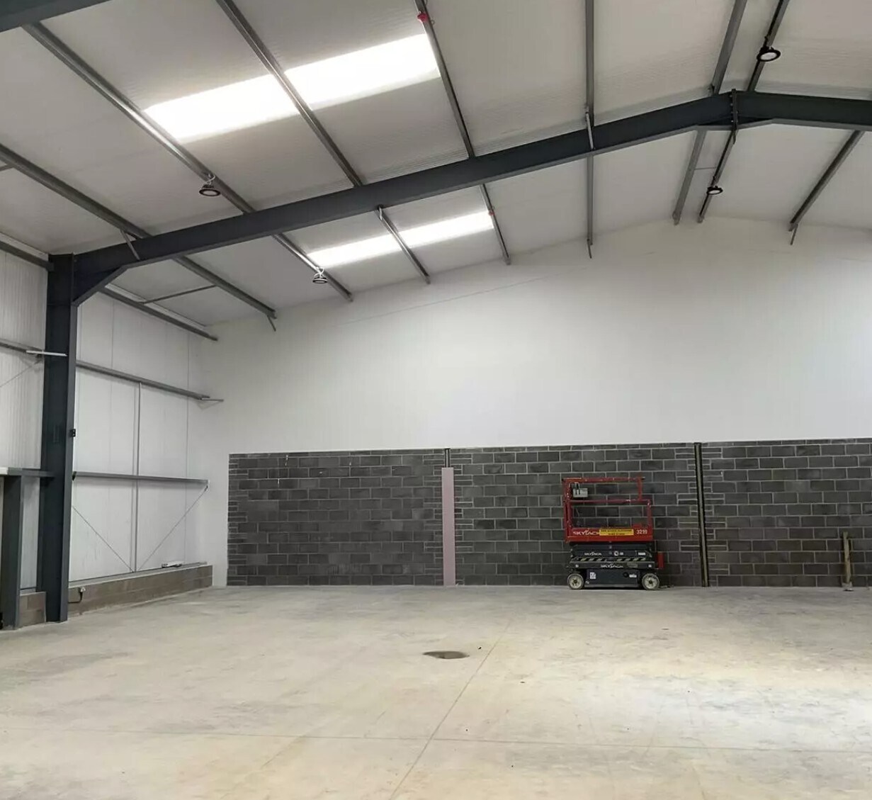 Rolls Mill Way, Sturminster Newton to rent Interior Photo- Image 1 of 2