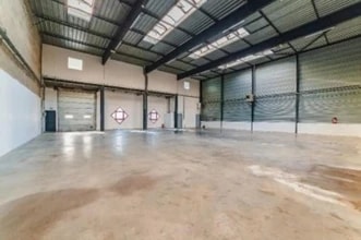 Light Industrial in Élancourt to rent Interior Photo- Image 2 of 7