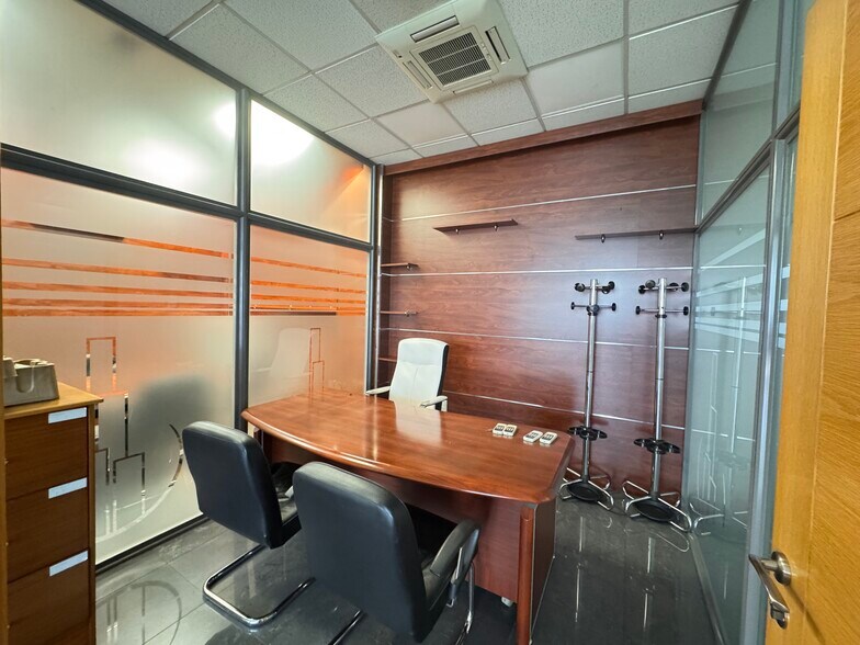 Avenida de Ronda, 81, Parla, Madrid to rent - Building Photo - Image 3 of 13