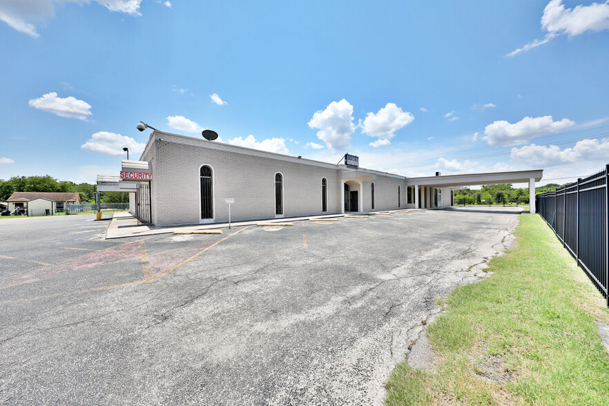 2402-2406 Commercial Ave, San Antonio, TX for sale - Building Photo - Image 3 of 12