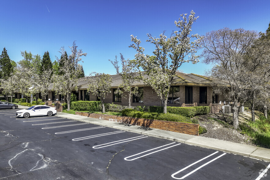 2440 Professional Dr, Roseville, CA for rent - Building Photo - Image 1 of 7