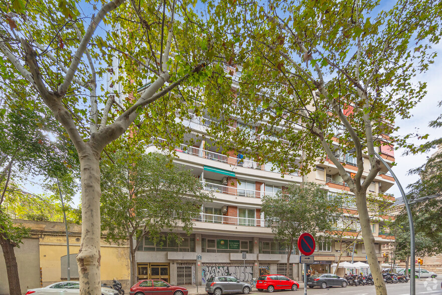 Retail in Barcelona, BAR for rent - Primary Photo - Image 1 of 2