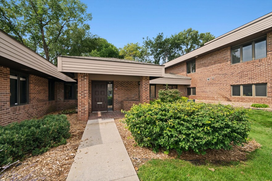 5891 Cedar Lake Rd, Saint Louis Park, MN for rent - Building Photo - Image 2 of 10