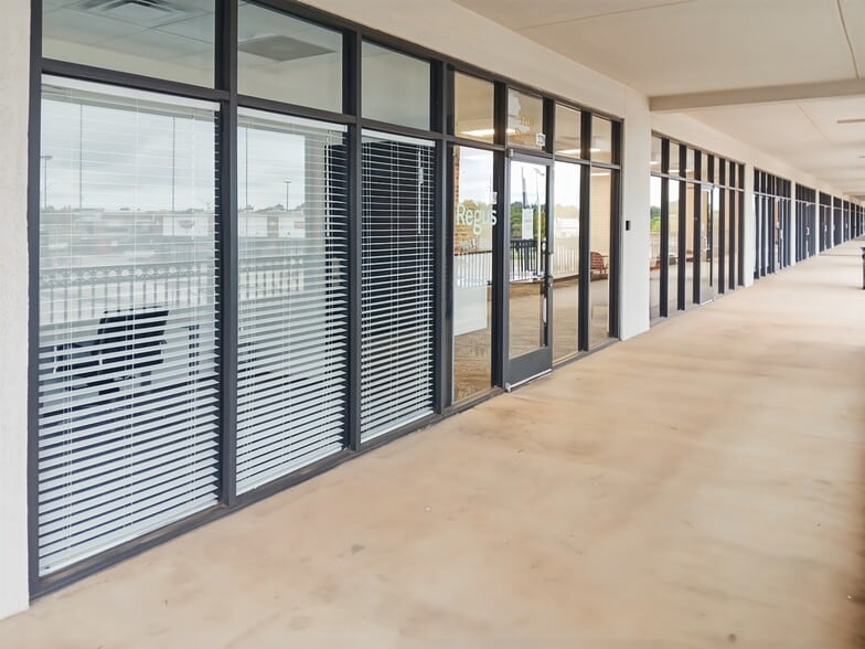 3209 S Broadway, Edmond, OK to rent - Interior Photo - Image 2 of 13