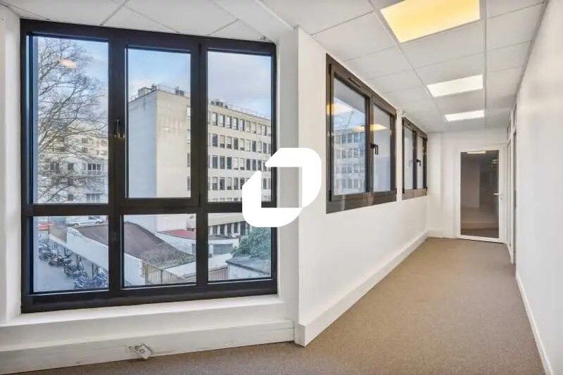 Office in Clichy to rent Interior Photo- Image 1 of 10