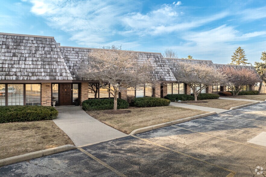 14044 W Petronella Dr, Libertyville, IL for sale - Primary Photo - Image 1 of 1