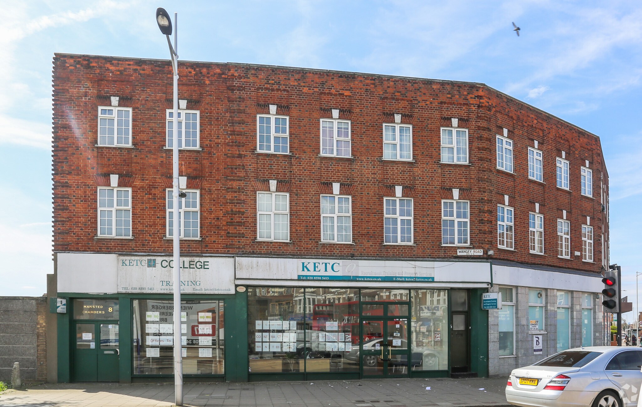 8 Wangey Rd, Romford for sale Primary Photo- Image 1 of 1