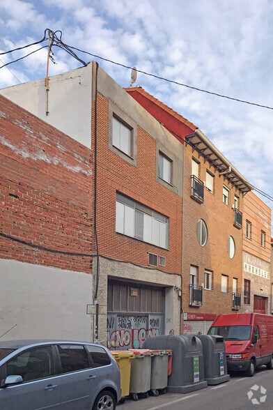 Calle Antoñita Jiménez, 16, Madrid, Madrid for rent - Primary Photo - Image 1 of 2