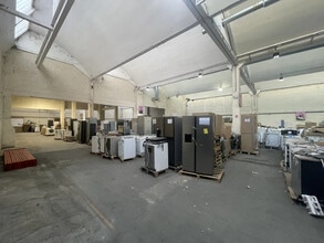 Light Industrial in Bobigny to rent Interior Photo- Image 2 of 4