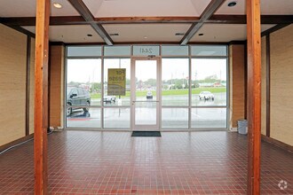 12990-13038 W Center Rd, Omaha, NE for rent Interior Photo- Image 2 of 3