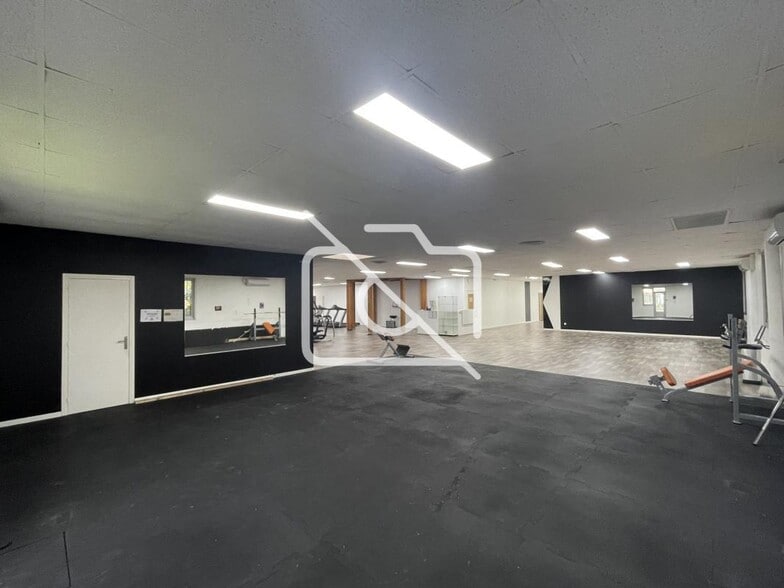 Retail in Bondoufle for sale - Interior Photo - Image 2 of 4