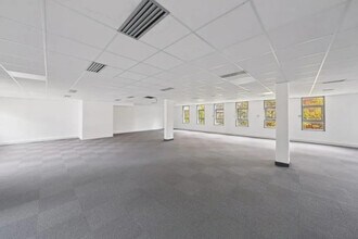 6-8 Rue Eugène Et Armand Peugeot, Rueil-Malmaison for sale Interior Photo- Image 2 of 5