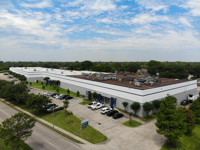 9330 W Airport Blvd, Houston, TX for rent - Building Photo - Image 2 of 6