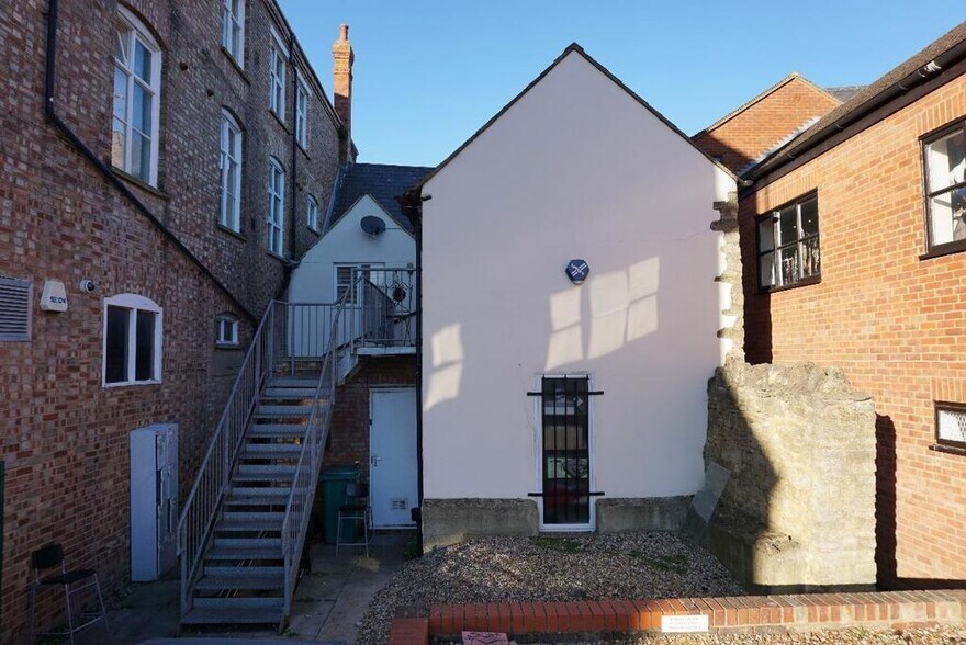 32-32a Market Pl, Olney for sale - Building Photo - Image 2 of 3