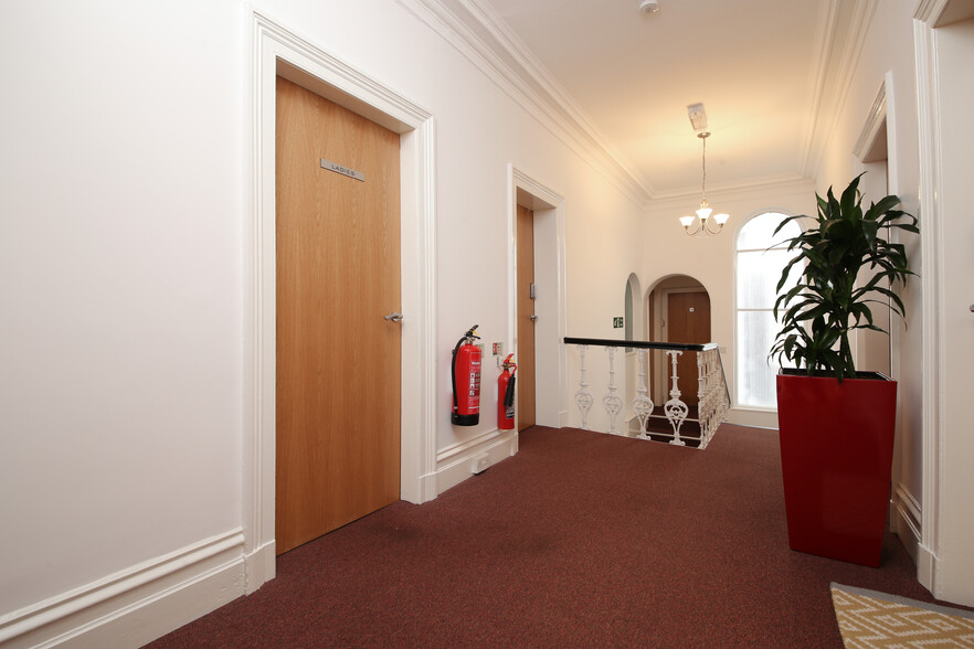 42-44 Chorley New Rd, Bolton for rent - Building Photo - Image 3 of 10