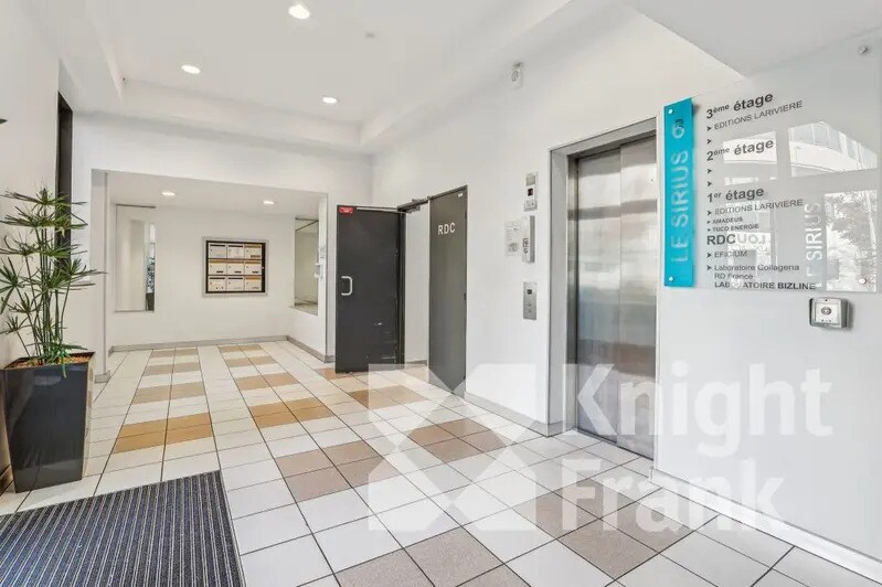 6 Rue Olof Palme, Clichy to rent - Lobby - Image 3 of 10