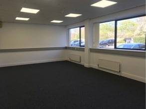 Burma Rd, Berkeley to rent Interior Photo- Image 2 of 3