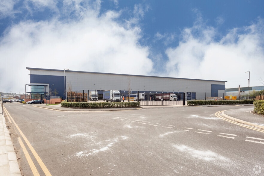 Tyseley, Birmingham to rent - Building Photo - Image 2 of 4