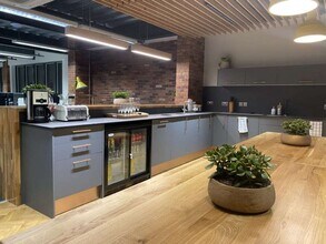 Thomas Ln, Bristol to rent Interior Photo- Image 2 of 7