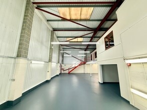 1 Kingsfield Clos, Northampton to rent Interior Photo- Image 2 of 2