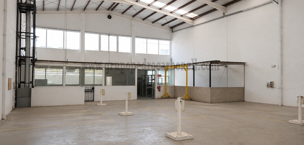Industrial in Elche, Alicante to rent - Interior Photo - Image 1 of 6