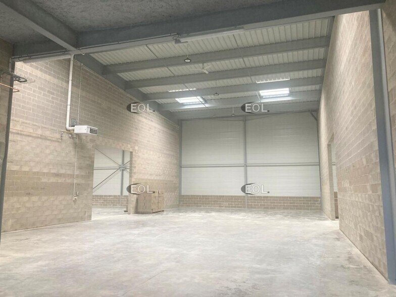 Light Industrial in Brétigny-sur-Orge to rent - Building Photo - Image 1 of 4