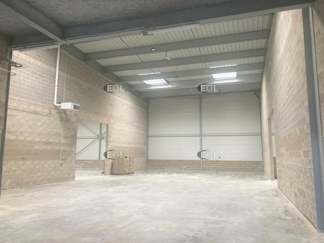 Light Industrial in Brétigny-sur-Orge to rent Building Photo- Image 1 of 5