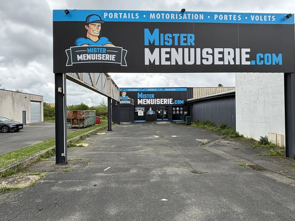 Location Commerce 200 m² - Photo 1