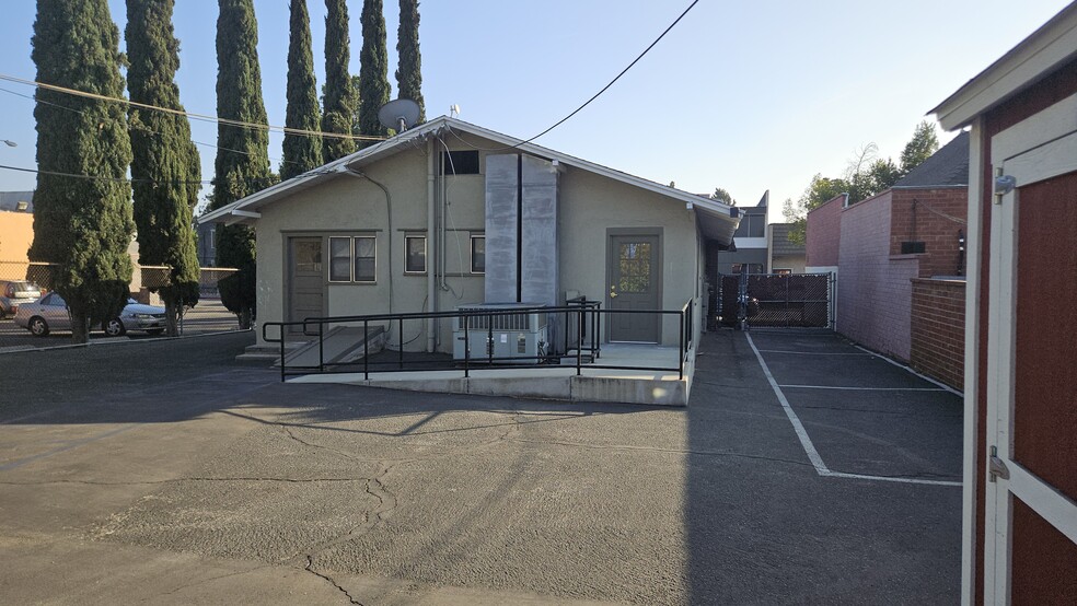 1155 E Green St, Pasadena, CA for rent - Building Photo - Image 2 of 4