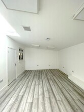 90-98C Wallis Rd, London to rent Interior Photo- Image 1 of 5