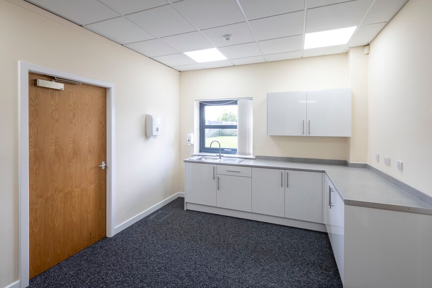 15-17 Dava St, Glasgow to rent - Interior Photo - Image 2 of 6