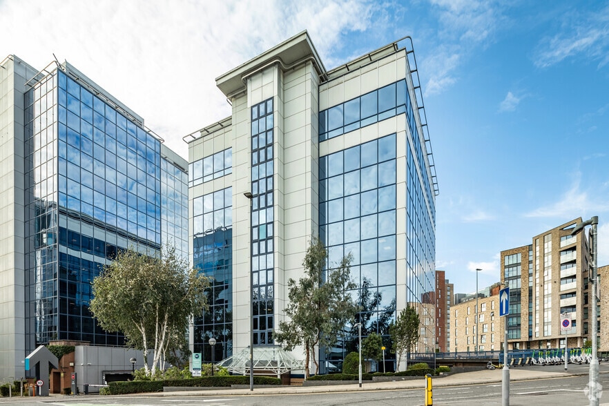 2 Exchange Quay, Salford to rent - Building Photo - Image 1 of 21