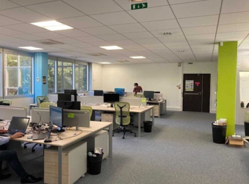 Office in Meudon to rent - Interior Photo - Image 3 of 7
