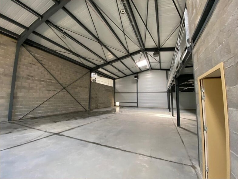 20-26 Rue Marius Grosso, Vaulx-en-Velin to rent - Interior Photo - Image 2 of 20