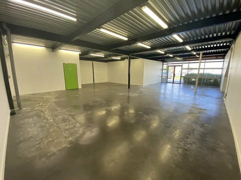Light Industrial in Toulouse to rent - Interior Photo - Image 2 of 7
