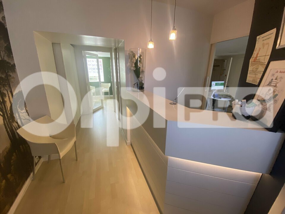 Office in Montanay for sale Interior Photo- Image 1 of 6