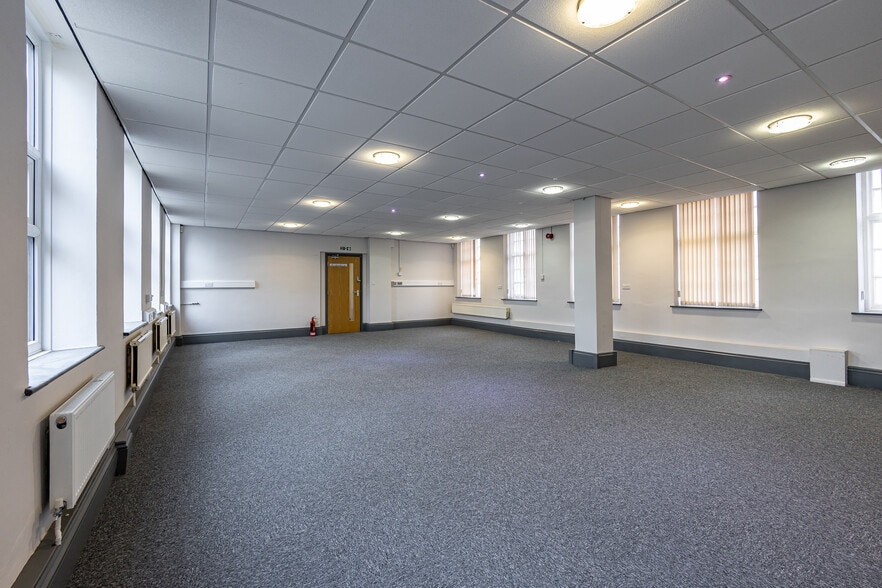 Redfern Rd Birmingham B11 2BE - Redfern Rd Birmingham Interior Photo 3 Large