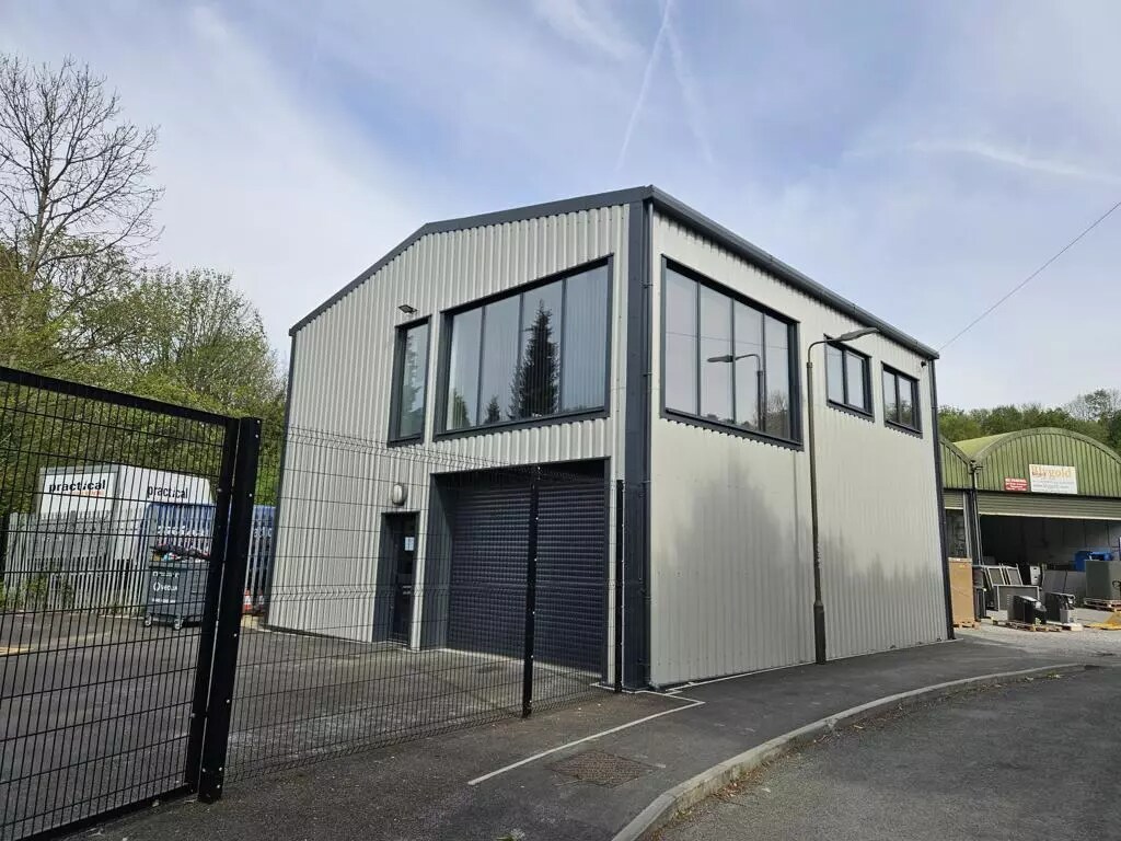 Dinting Ln, Glossop to rent Primary Photo- Image 1 of 2