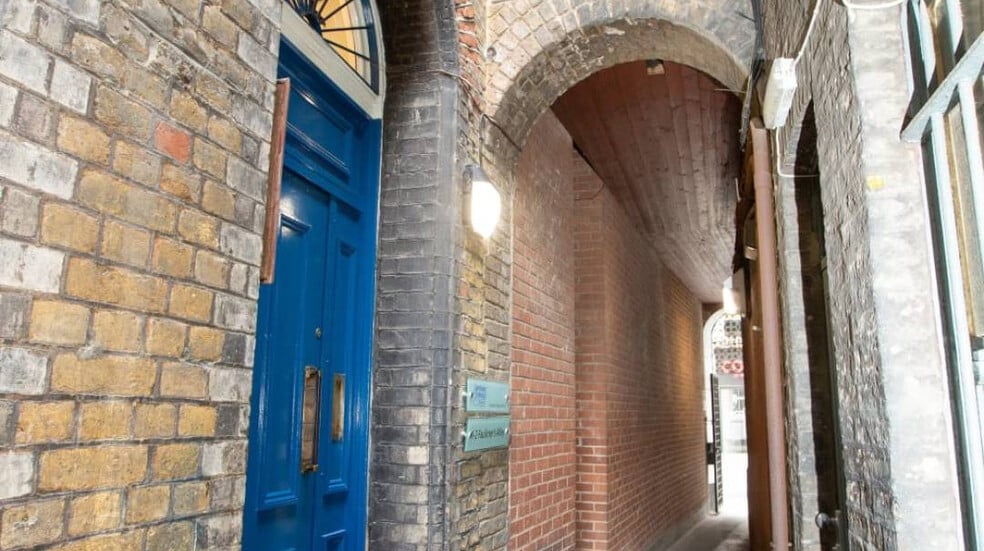 Faulkner's Aly, London to rent - Building Photo - Image 3 of 12