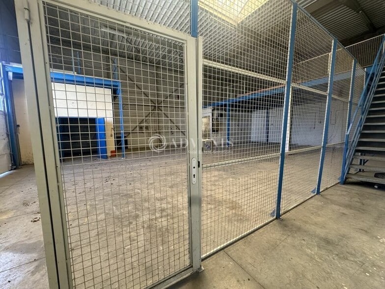Light Industrial in Claye-Souilly to rent - Interior Photo - Image 3 of 9