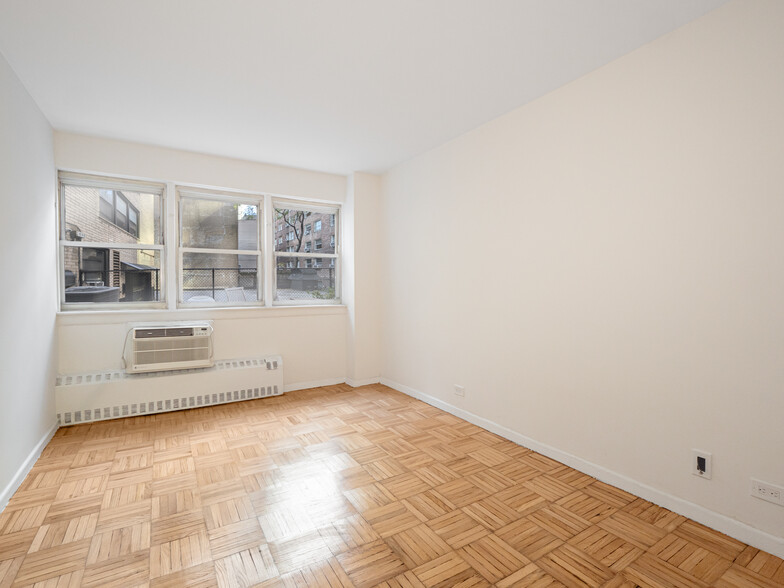 155 E 38th St, New York, NY for sale - Interior Photo - Image 3 of 10