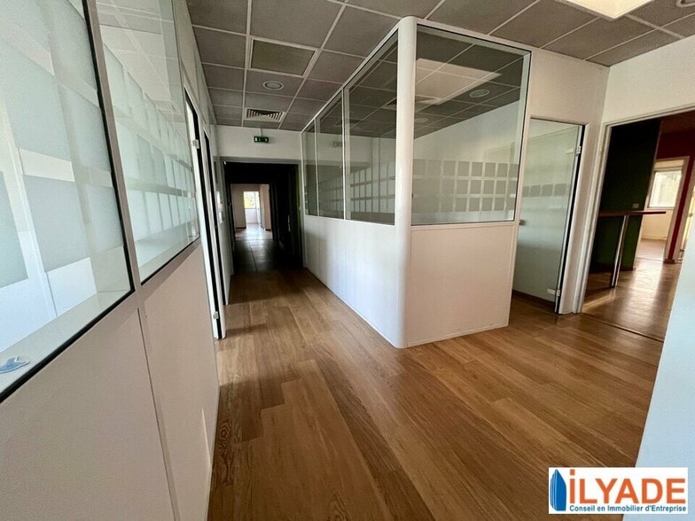 165 Avenue Du Marin Blanc, Aubagne to rent - Interior Photo - Image 1 of 7